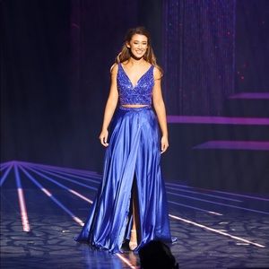 Gorgeous Blue Two Piece Prom/Pageant gown!💙
